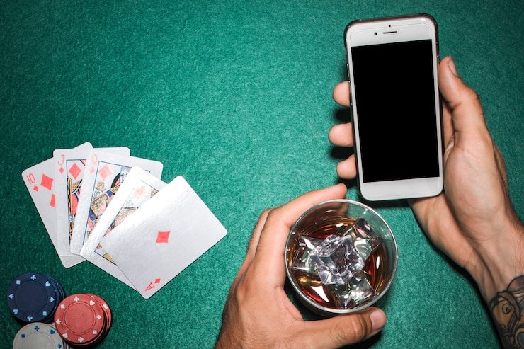 Proses verifikasi identitas klikslot menunjukkan layar upload dokumen KTP dan konfirmasi data pribadi